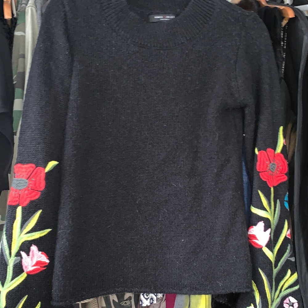 Romeo & Juliet Couture Black Sweater with Red Floral Design bell sleeves